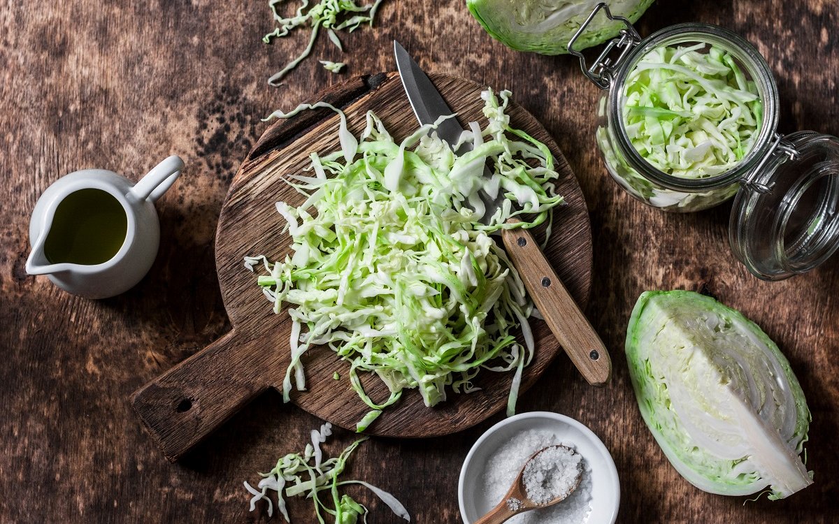 Засолка капусты на зиму в банках – простой рецепт | Дачная кухня (Огород.ru)