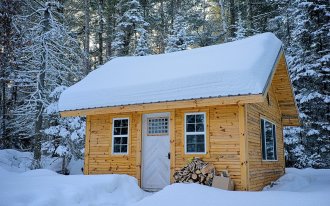 pexels.com / Adriaan Greyling : Чем опасен снег на крыше загородного дома